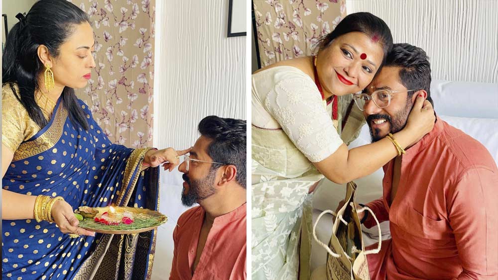 তিন দিদি-বোনের ভালবাসা পেলেন পরিচালক রাজ চক্রবর্তী। পাতানো বোন, জিৎ গঙ্গোপাধ্যায়ের স্ত্রী চন্দ্রাণী গঙ্গোপাধ্যায়ের কাছ থেকে ফোঁটা নিয়েছেন। আরও দুই বোনের (এক জনের নাম বনানী পাণ্ডে, অন্য জনের নাম উল্লেখ নেই) আশীর্বাদ ভরিয়ে দিয়েছে শুভশ্রীর স্বামীকে।