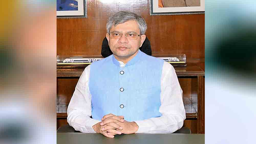 চিন্তিত: মন্ত্রিসভার সদস্য অশ্বিনী বৈষ্ণব।