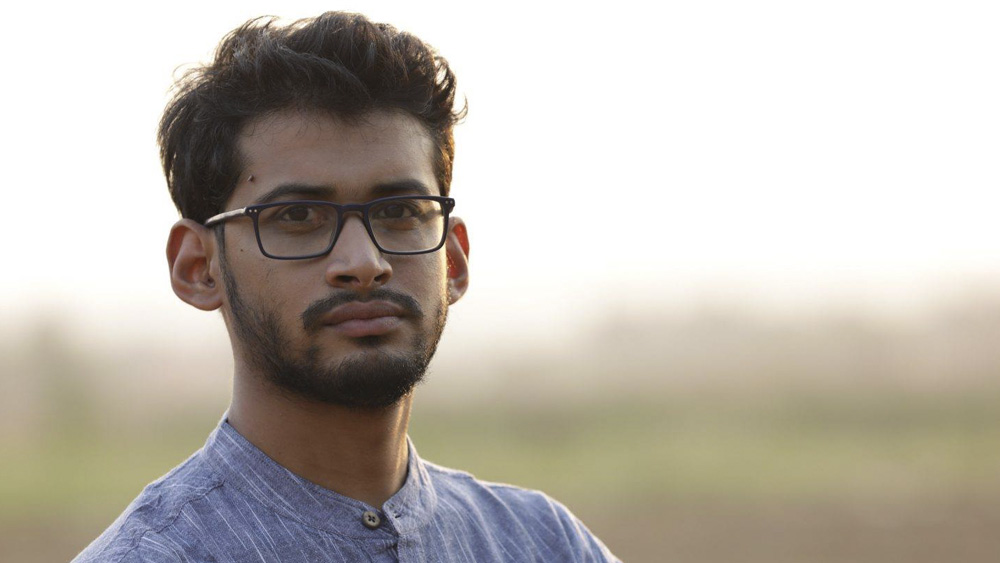 কেন্দ্রের সঙ্গে যৌথ উদ্যোগে কাজ করা সম্ভব হলে এই প্রযুক্তি আরও উচ্চতর জায়গায় পৌঁছে যাবে বলে মনে করছেন বিদ্যুৎ। তাঁর কথায়, ‘‘প্রধানমন্ত্রী মোদীর সঙ্গে সাক্ষাৎ মেরেকেটে মিনিট দু’য়েকের ছিল। তার মধ্যেই উনি যে আগ্রহ দেখিয়েছেন, তাতে আমি আশাবাদী। ওই যন্ত্র কী ভাবে কাজ করে, কৃষকরা কী ভাবে তা ব্যবহার করতে পারেন, কোথায় এবং কী পদ্ধতিতে আমরা ওই যন্ত্র তৈরি করছি— আমার থেকে এই সব জানতে চাইছিলেন উনি।’’