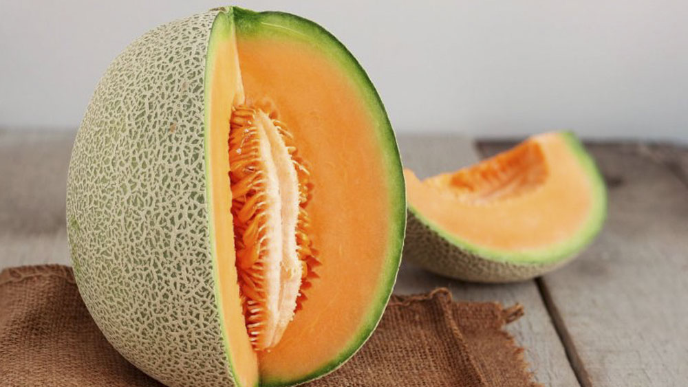 এক কেজি এই ফলের যা দাম তা দিয়ে একটি সোনার গয়না বা একটি জমিও কিনে নিতে পারেন। তবে এই ফল জাপানে মিললেও সহজলভ্য নয়।