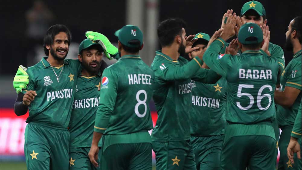এ বারের টি-টোয়েন্টি বিশ্বকাপে সবার আগে সেমিফাইনালে চলে গিয়েছে পাকিস্তান। অথচ, প্রতিযোগিতা শুরুর আগে খুব বেশি মানুষ তাঁদের বিশেষ গুরুত্ব দেননি।