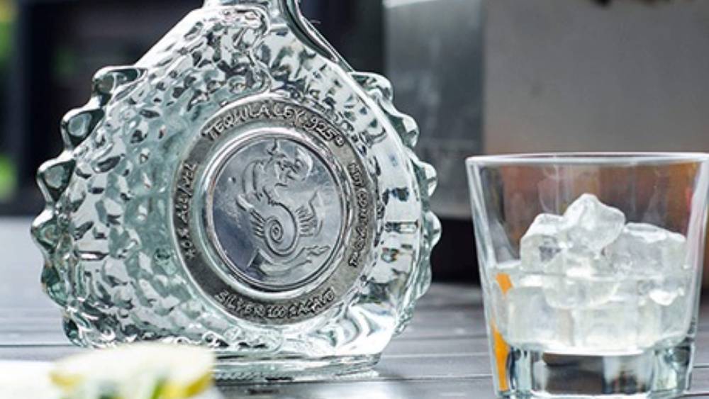 গ্লাস হিসাবে যে সব ককেটল বিক্রি হয়, তাদের দামের কথা হল। এ বার দেখা যাক কোন কোন বোতলের দাম সবচেয়ে বেশি।