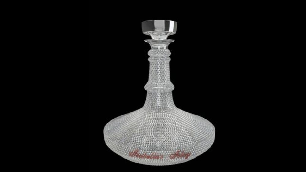 ইসাবেলা আইলে হুইস্কি: পৃথিবীর সবচেয়ে দামি পানীয় বলে পরিচিত। বোতলটির গায়ে ৮৫০০ উচ্চ মানের হিরে বসানো থাকে। তার সঙ্গে থাকে ৮০০টি উচ্চ মানের চুনি। প্রত্যেক বোতলের দাম ৪৬ কোটি টাকার কাছাকাছি।