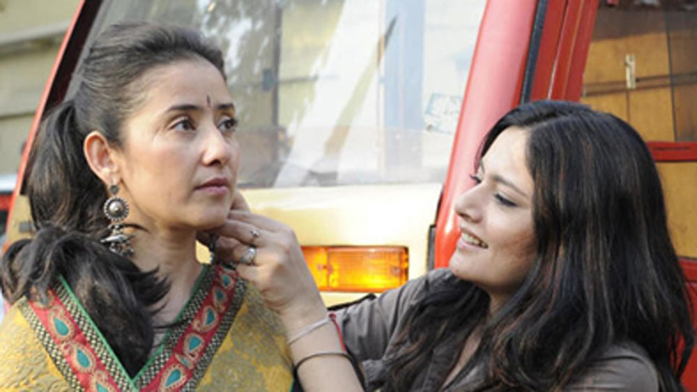 কিন্তু এরপর একটানা ব্যর্থতা। ‘ফার্স্ট লভ লেটার’, ‘আনমোল’ এবং ‘ধনবান’ মুখ থুবড়ে পড়ে বক্স অফিসে। প্রযোজকদের কাছে মনীষার পরিচয় হয়ে যায় ‘অপয়া’।