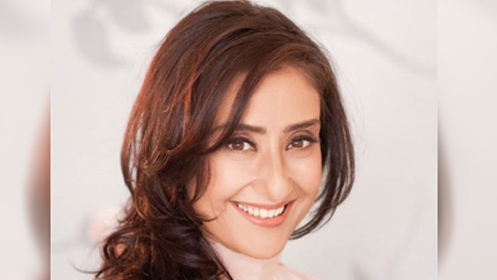 বারাণসীর বসন্তকন্যা মহাবিদ্যালয় থেকে দশম শ্রেণির পরীক্ষায় উত্তীর্ণ হন মনীষা। ক্লাস টেনের চূড়ান্ত পরীক্ষার পরে মজার ছলেই নেপালি ভাষার ছবিতে প্রথম অভিনয়। ১৯৮৯ সালে মুক্তি পায় সেই ছবি ‘ফেরি ভেতৌলা’।