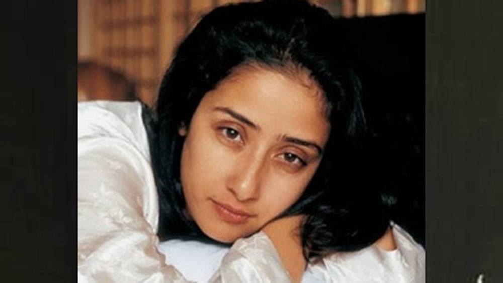 স্কুলে পড়ার সময় মনীষার স্বপ্ন ছিল চিকিৎসক হওয়ার। কিন্তু চিকিৎসক বা বংশের ধারা মেনে রাজনীতি, কোনওটাই হওয়া হল না। সংক্ষিপ্ত মডেলিং-কেরিয়ারের পরে চলে এলেন অভিনয়ে।