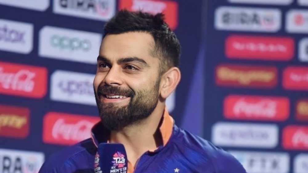 প্রথা মেনে পুরস্কার বিতরণী অনুষ্ঠানে এসে বক্তব্য রাখেন কোহলী।