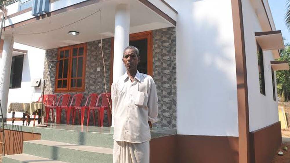 হরেকলা জানান, বহু মানুষ তাঁকে স্কুলের জন্য অনুদান দেন। সেই টাকা এবং নিজের জমানো পুঁজি দিয়ে একটি জমি কেনার পরিকল্পনা করছেন হরেকলা। সেই জমিতে একটি কলেজ বানাতে চান তিনি।