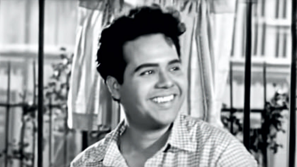 শোনা যায়, তাঁর সঙ্গে এক দৃশ্যে অভিনয় করতে গেলে একটু থমকাতেন জ্যেষ্ঠভ্রাতা মহানায়কও। তরুণকুমার কি নিছক কৌতুকাভিনেতা? কে ভুলবে তপন সিংহ পরিচালিত ‘ঝিন্দের বন্দী’ (১৯৬১) ছবিতে তাঁর অভিনীত খলনায়ক উদিত সিং-কে? সঙ্গের ছবিটি সুনীল বন্দ্যোপাধ্যায় পরিচালিত ‘দেয়া নেয়া’ (১৯৬৩) ছবির।