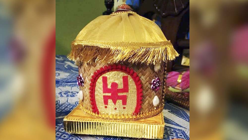 পালকি, ময়ূর ধানের মড়াই এর বা আকৃতির তত্ত্বসূচী সহজেই মিলবে বাজারে। 