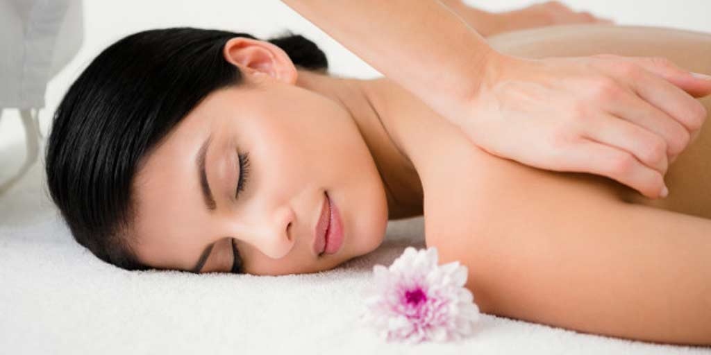 বডি পলিশিং এর ক্ষেত্রে  ঘিয়ের ব্যবহার বাড়তি জেল্লা দেয়।