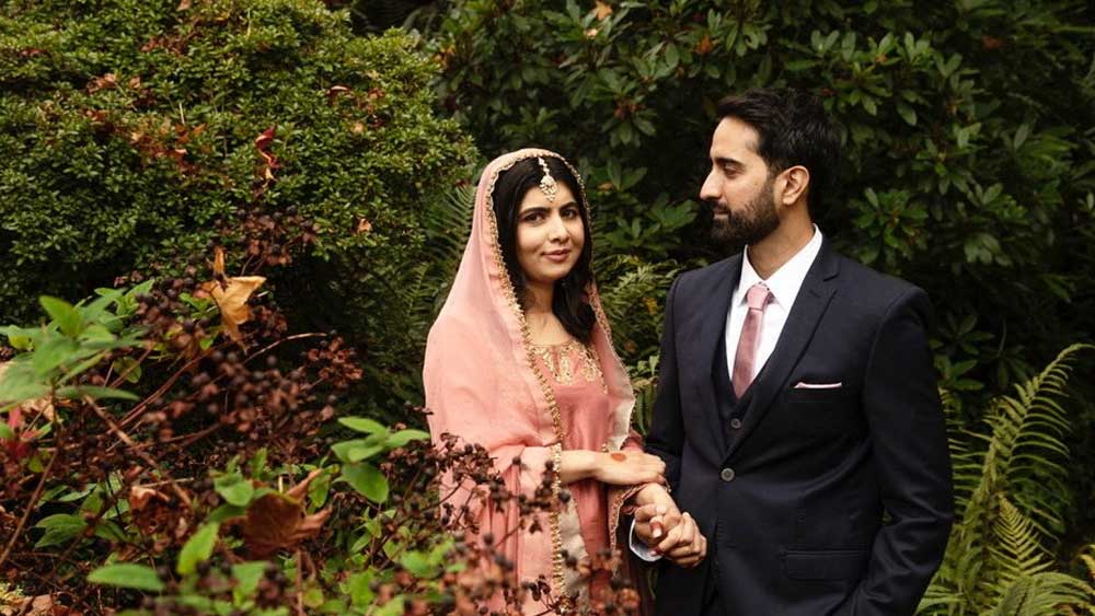 পাত্রের নাম অসর মালিক। মালালার গাঁটছড়া বাঁধার খবর প্রকাশ্যে আসতেই এই অসরকে নিয়ে প্রবল কৌতুহল তৈরি হয়েছে।