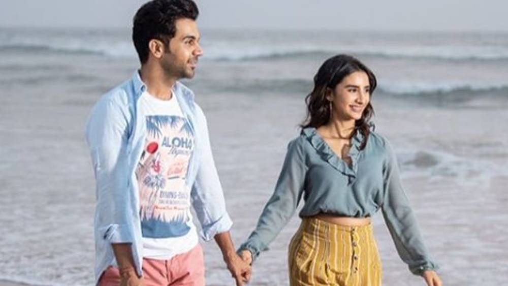 সেই জুটি এ বার সাত পাকে বাঁধা পড়বে। সূত্রের খবর, ছোট্ট অনুষ্ঠান করে বিয়ে করবেন দু’জনে। চলচ্চিত্র জগতের হাতে গোনা কয়েক জনকে নিমন্ত্রণ করা হয়েছে।