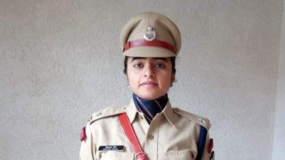 প্রীতপাল প্রকৃতপক্ষে হরিয়ানার মেয়ে। সেখানেই ছেলেবেলা কেটেছে। সেখানকার স্কুলে পড়াশোনা এবং তারপর দাঁতের চিকিৎসক হয়ে রোগীদের দেখভাল। এ ভাবেই দিন কাটছিল। কিন্তু সমাজের জন্য আরও বেশি কিছু করতে চাইছিলেন তিনি।