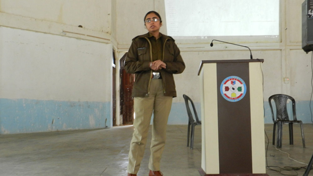 সেই নেশাতেই ইউপিএসসি-র জন্য নিজেকে তৈরি করতে শুরু করলেন। ২০১৬ সালে সিভিল সার্ভিস পরীক্ষায় উত্তীর্ণ হন তিনি। নাগাল্যান্ডের প্রত্যন্ত জেলা নোকলাকের পুলিশ সুপার হিসাবে নিযুক্ত হন।