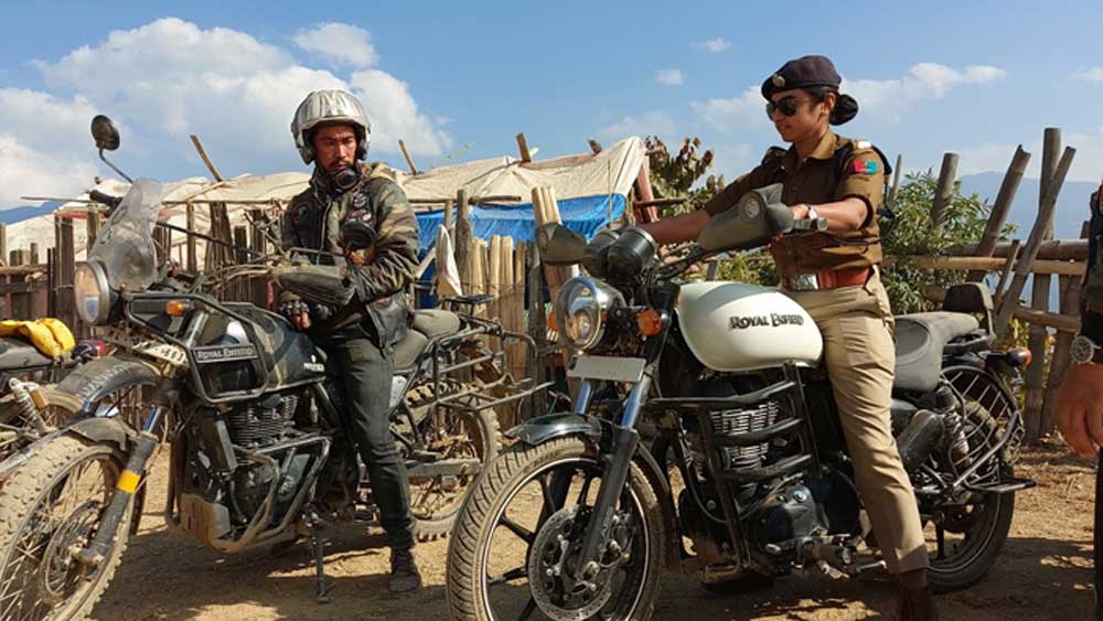 এ রকম অঞ্চলে গিয়ে কাজ করে বেশিরভাগই খুশি হন না। বদলির জন্য দরখাস্ত করে থাকেন। প্রীতপাল কিন্তু সেই অর্থে ভিন্ন। বদলির চেষ্টা তো করেননি, উপরন্তু সেই প্রত্যন্ত জেলাকেই নিজের সব টুকু উজাড় করে দিচ্ছেন।