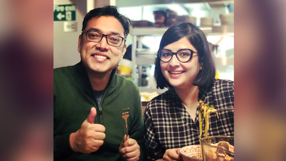 একসঙ্গে গানবাজনা করেছেন দু’জনে। চলতি বছরের জানুয়ারি মাসে একটি রবীন্দ্রসঙ্গীতের অ্যালব্যাম করেছেন পিয়া। সঙ্গীত-আয়োজক ছিলেন অনুপম।