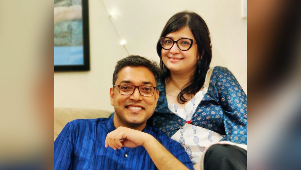 কাজ-সংসারের চাপের মাঝেই চলত দেদার আড্ডা। টলিউডের তারকা-বন্ধুদের নিয়ে ঘরোয়া পার্টির ছবি মাঝেসাঝেই ভেসে উঠত ইনস্টাগ্রামে।