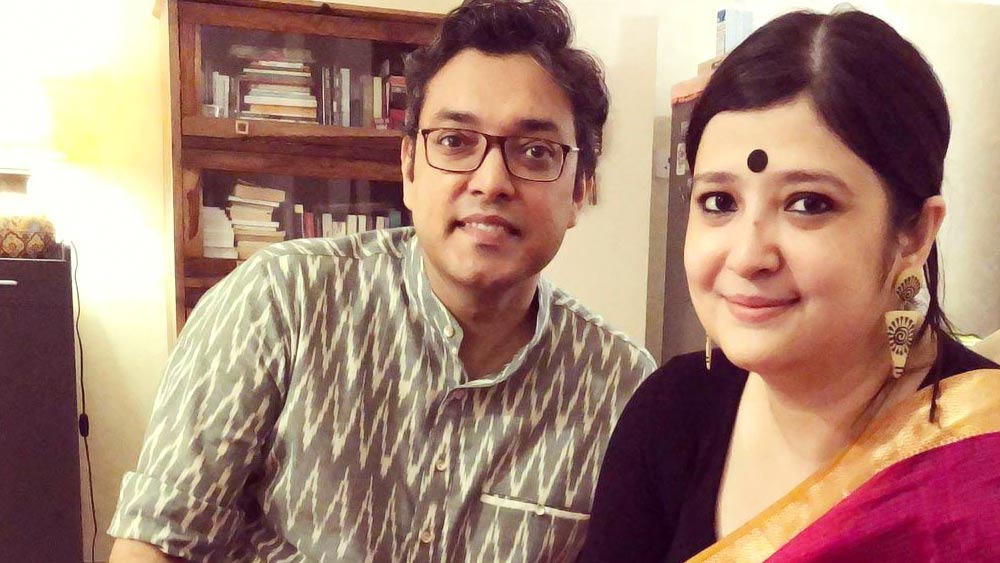 দাম্পত্য ভাঙছে ঠিকই। কিন্তু থেকে যাবে বন্ধুত্ব। এই বিবাহবিচ্ছেদকে তাই সম্মানের সঙ্গে দেখার অনুরোধ জানিয়েছেন অনুপম-পিয়া।