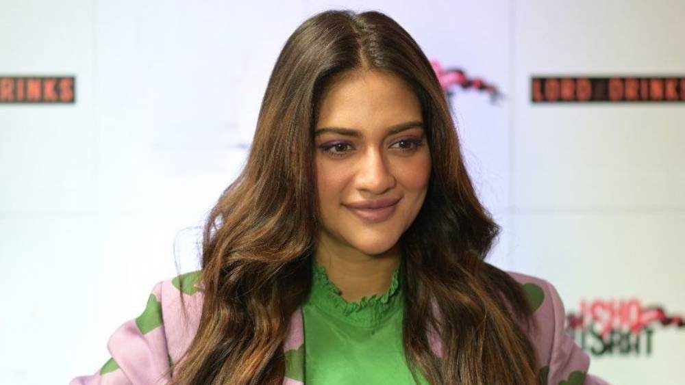 একটি রেডিয়ো চ্যানেলের ইউটিউব টক শো-য়ে তিনিই সঞ্চালিকা। বৃহস্পতিবার শহরের এক রেস্তরাঁয় সেই তারকাখচিত আলাপচারিতার অনুষ্ঠান— ‘ইশক উইথ নুসরত’-এর সূচনা। সেখানেই অকপট নুসরতের সঙ্গে দেখা।