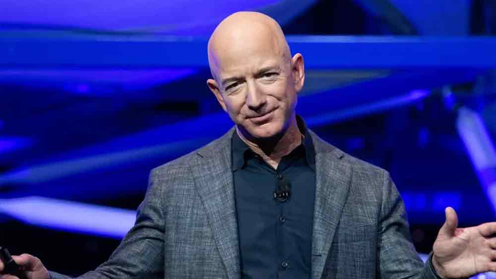 এই পাঁচ ধনকুবেরের কাছে ৫৭ বছরের আমেরিকান ধনকুবের বেজোসকে নিতান্তই নগণ্য বলে মনে হতে পারে। তবে অ্যামাজনের প্রাক্তন সিইও বেজোসের সম্পত্তির পরিমাণ মোটেও হেলাফেলা করার মতো নয়। 