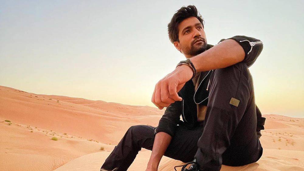 মাত্র দেড় বছরেই গভীর হয়েছিল হারলিন এবং ভিকির প্রেম। দু’জনকে প্রায়ই একসঙ্গে দেখা যেত। ‘উরি: দ্য সার্জিকাল স্ট্রাইক’ ছবির প্রিমিয়ারেও নায়কের সঙ্গী হয়েছিলেন হারলিন। কিন্তু ‘উরি’-র সাফল্যের পরেই ধীরে ধীরে আলগা হতে থাকে সম্পর্কের বাঁধন।