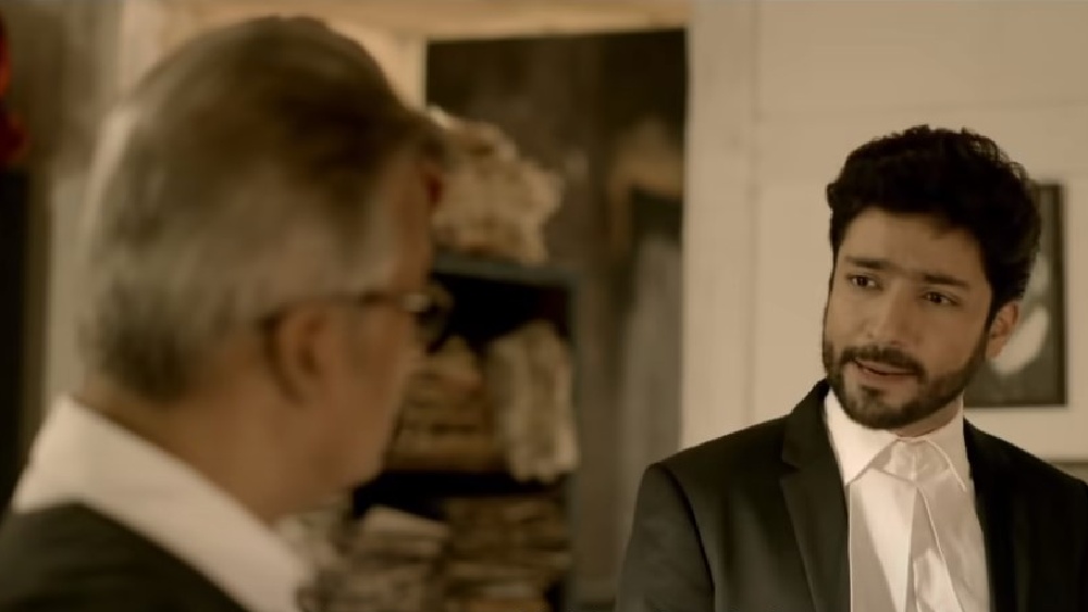 ন্যায়-অন্যায় নিয়ে এখনও আদর্শচালিত, তবে কিছু ক্ষেত্রে আবেগ ও মানবিকতাকে আগে রাখা— তারুণ্যের এই সহজাত দীপ্তিকে গৌরব ফুটিয়ে তুলেছেন যথাযথ।