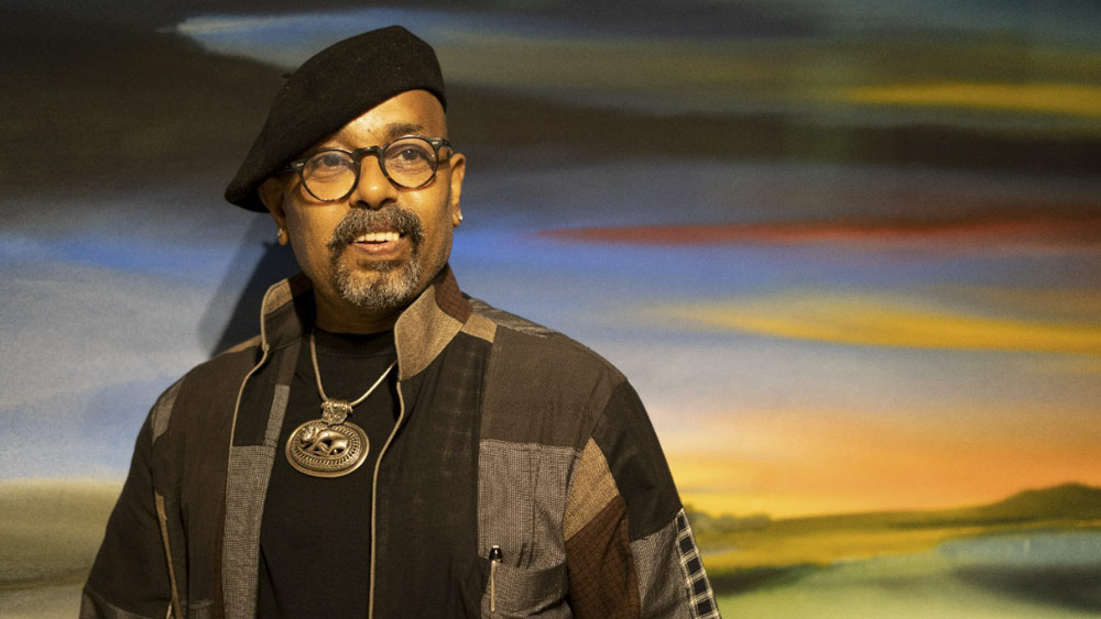 পরেশ মাইতির পেন্টিং নিয়ে সিমা গ্যালারিতে শুরু হয়েছে প্রদর্শনী। চলবে ১১ ডিসেম্বর পর্যন্ত। প্রদর্শনীর নাম ‘নয়েজ অব মেনি ওয়াটার্স...’। শিল্পীর আঁকা ১২০টি ছবি থাকছে প্রদর্শনীতে। সঙ্গে আছে একটি ইনস্টলেশন ও পরেশের তৈরি একটি ফিল্ম।