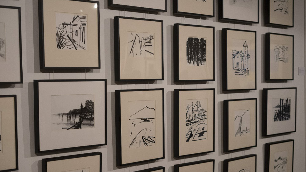 জল রঙে আঁকা ছবির পাশাপাশি, প্রদর্শনীতে রয়েছে পরেশ মাইতির স্কেচ এবং লাইন ড্রয়িংও।