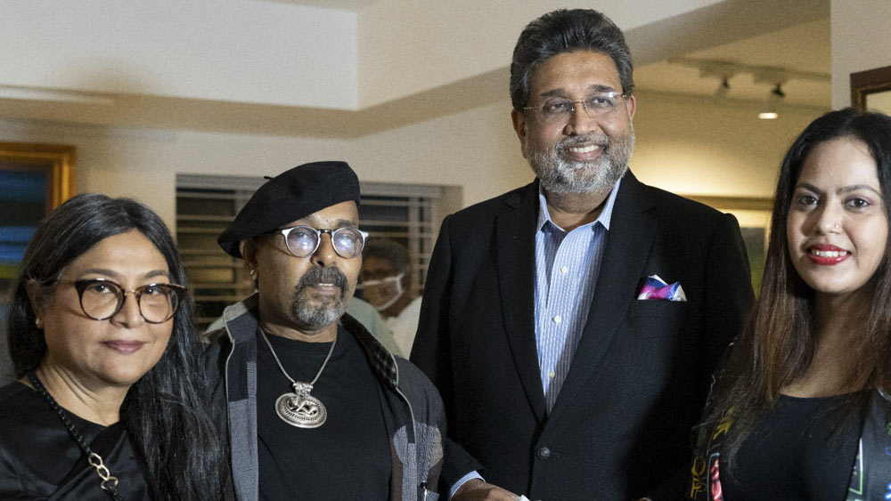 শিল্পপতি হর্ষ নেওটিয়ার সঙ্গে পরেশ ও জয়শ্রী।