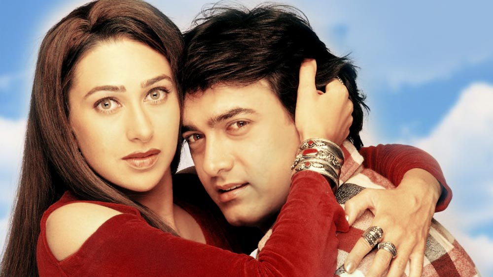 রাজা হিন্দুস্তানি: করিশ্মা কপূরের ছবির দীর্ঘ তালিকায় জ্বলজ্বল করে এই ছবির নাম। আমির খানের বিপরীতে ভাবা হয়েছিল জুহিকে। তার আগেই ‘কয়ামত সে কয়ামত তক’-এর মতো সফল ছবি করেছিলেন এই জুটি।