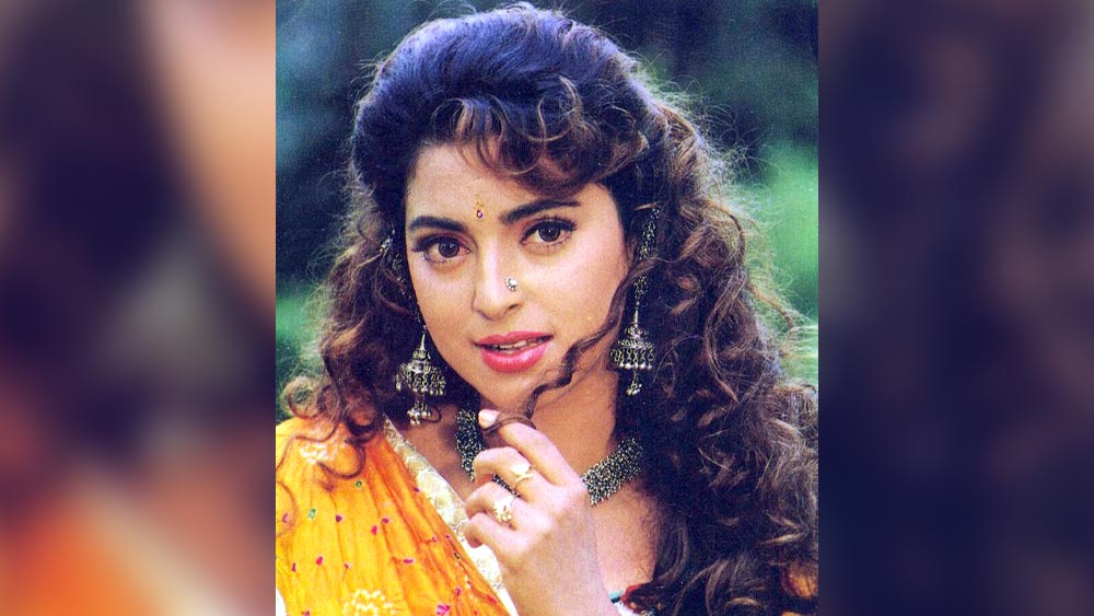 নিজের ‘ভুল’ সিদ্ধান্ত নিয়ে আফশোস ছিল জুহির। কমবয়সি ‘জুহি চাওলা’-কে উপদেশ দেওয়ার সুযোগ পেলে দম্ভ কমাতে বলতেন— কবুল করেছেন অভিনেত্রীই।
