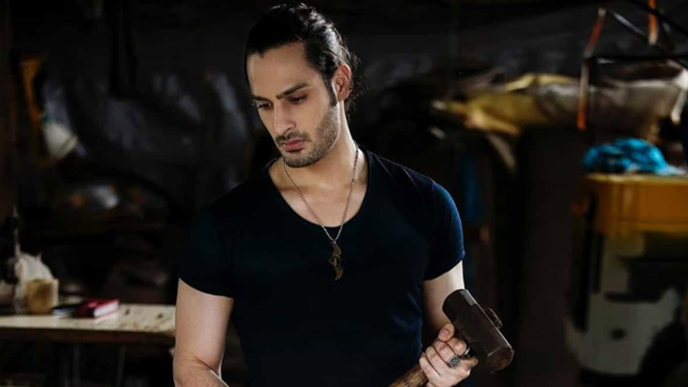 সেখান থেকে প্রথমে এমবিবিএস সম্পূর্ণ করেন। তারপর ‘মাস্টার অব সার্জারি’র ডিগ্রিও অর্জন করেন।