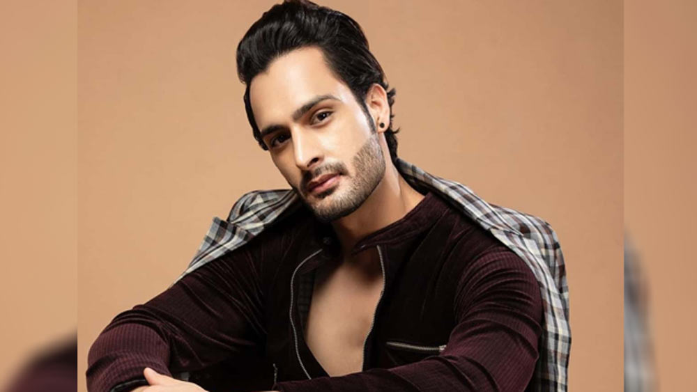 ১৯৯১ সালের ১ জানুয়ারি জম্মুতে জন্ম। ছোট থেকেই চিকিৎসক হওয়ার ইচ্ছা ছিল।