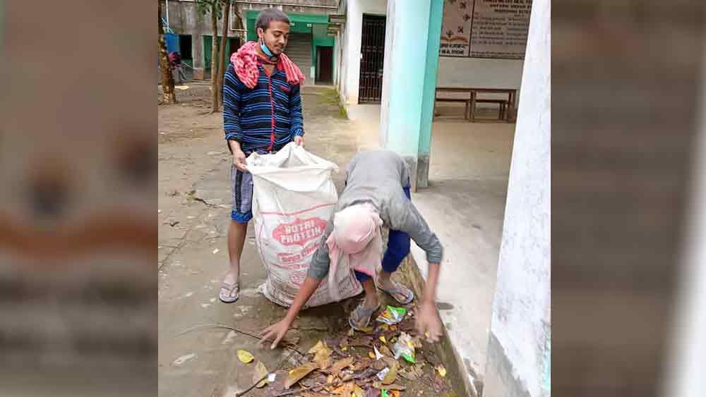 নিজেদের উদ্যোগেই মাদ্রাসা সংস্কার হরিহরপাড়ায়। 