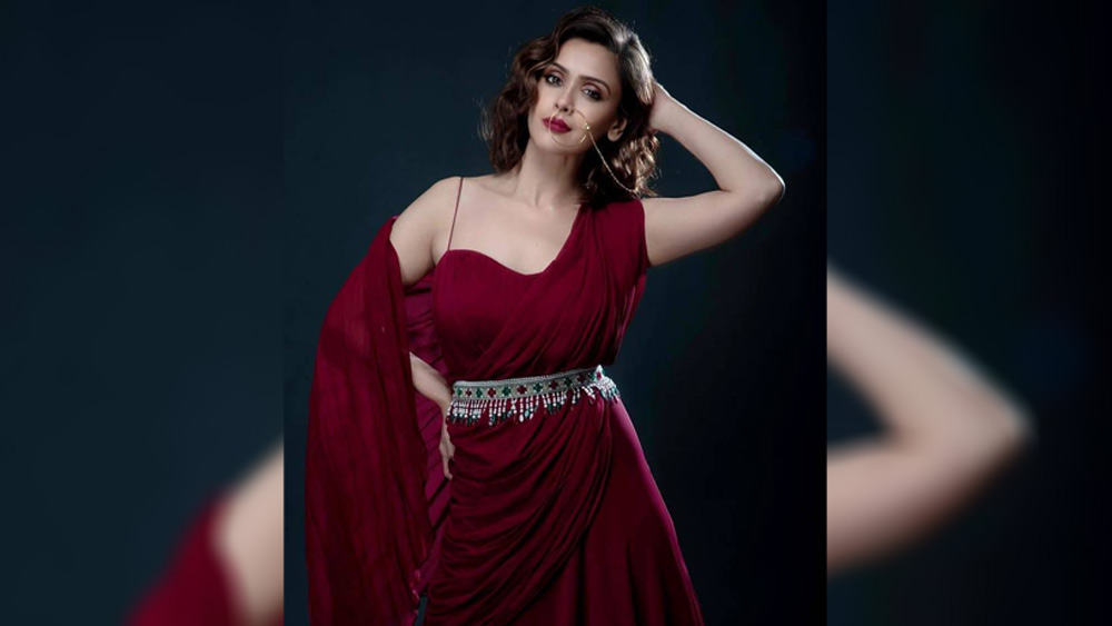 ঋষিতা বুঝতে পেরেছিলেন এ ভাবে তিনি বলিউডে বেশি দিন টিকতে পারবেন না। অন্য ধরনের ছবিও করতে শুরু করেছিলেন। কিন্তু তাঁর সে ভাগ্যও সঙ্গ দেয়নি। যত দিন এগিয়েছে, পার্শ্বচরিত্র এবং অতিথি চরিত্রে অভিনয়ের প্রস্তাব মিলতে শুরু করেছিল।