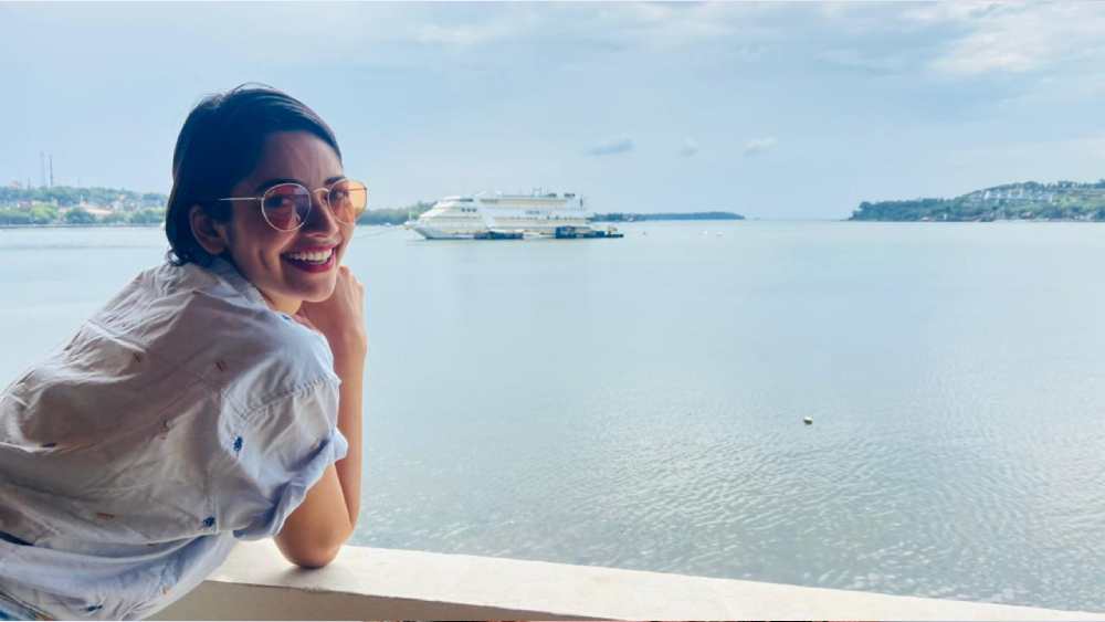 এই ছুটি নিজেই নিজেকে উপহার দিয়েছেন ‘প্রেম টেম’-এর রাজি। শহুরে ব্যস্ততা থেকে দূরে অবসর যাপন তাঁর। ‘লাইট-ক্যামেরা-অ্যাকশন’-এর হাঁকডাক থেকে আপাতত অনেকটা দূরে তিনি।