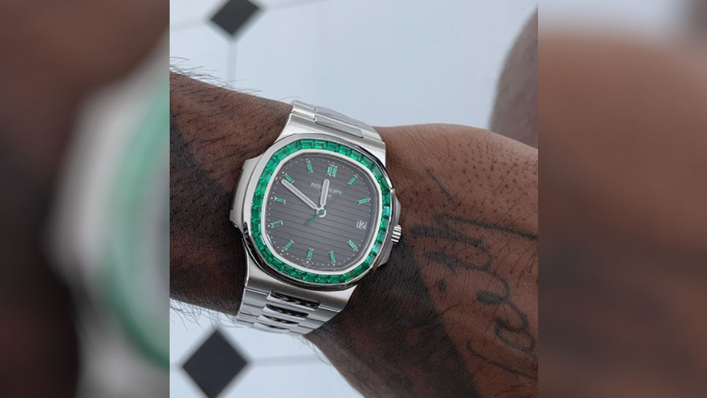 ঘড়ি দু’টি কেনার বিল দেখতে চাইলে হার্দিক নাকি তা দেখাতে পারেননি। তার পরে সেগুলি বাজেয়াপ্ত করা হয়।