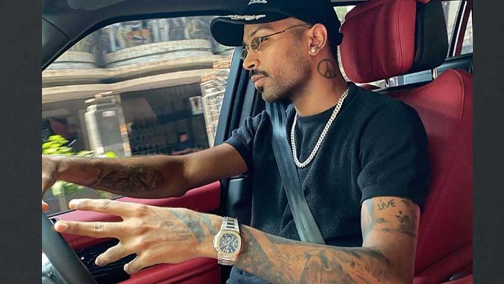 দামি ঘড়ির প্রতি হার্দিকের ঝোঁক অনেক দিনের। দেখে নেওয়া যাক মুম্বই ইন্ডিয়ান্সের এই ক্রিকেটারের কাছে কী কী দামি ঘড়ি আছে।