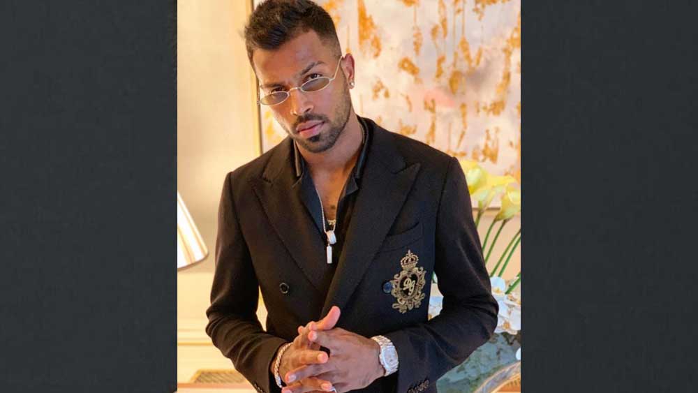 একটি প্রতিবেদনে প্রকাশিত তথ্য অনুযায়ী হার্দিকের কাছে মোট ১১ কোটি টাকার ঘড়ি আছে।