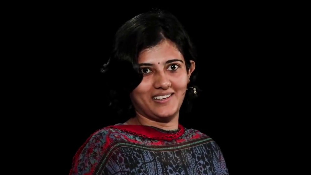 স্কুলের পাঠ কুন্দারকিতেই শেষ করেছিলেন ইলমা। তবে গ্র্যাজুয়েশনের জন্য দিল্লিতে আসার সিদ্ধান্ত নেন। দর্শন নিয়ে পড়ার ইচ্ছে ছিল। দিল্লির সেন্ট স্টিফেন্স কলেজে ভর্তির আবেদন করেছিলেন ইলমা। পরে বলেছেন, কুন্দারকির ঘেরাটোপ ছেড়ে দিল্লির কলেজে ভর্তি তাঁর জীবনের সেরা সিদ্ধান্ত ছিল। ওই একটি সিদ্ধান্তই তাঁর জীবনকে সঠিক পথে এনে ফেলে। 