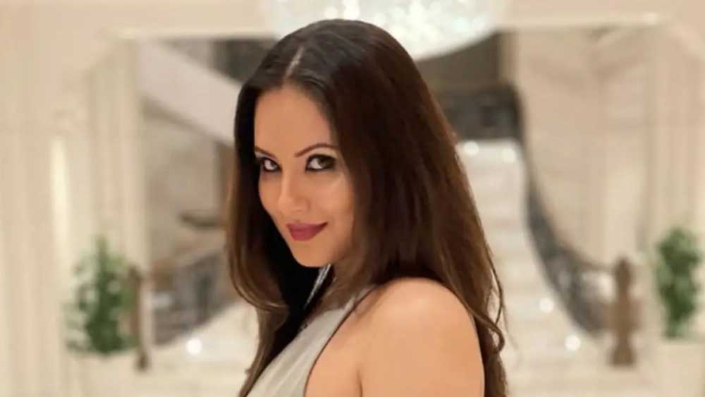 প্রথম স্বামীর সঙ্গে বিচ্ছেদের কারণ কোনও দিনই জানাননি অভিনেত্রী। তবে একটা বিষয় সবারই জানা। প্রথম বিয়েতে থাকাকালীনই কুণালের প্রেমে পড়েছিলেন পূজা। 