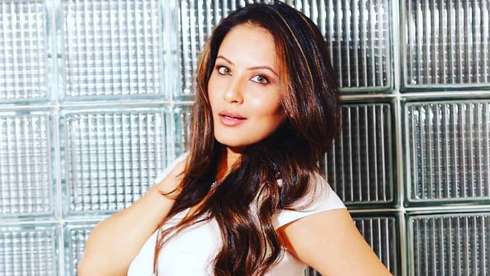 পূজার প্রথম স্বামী  অবশ্য অভিনয় জগতের কেউ ছিলেন না। নাম না জানা গেলেও তাঁর পদবি জানা। কারণ ২০১৩ সালে বিচ্ছেদের পর পূজা বন্দ্যোপাধ্যায় হলেও তার আগে পূজা বসু ছিলেন। 