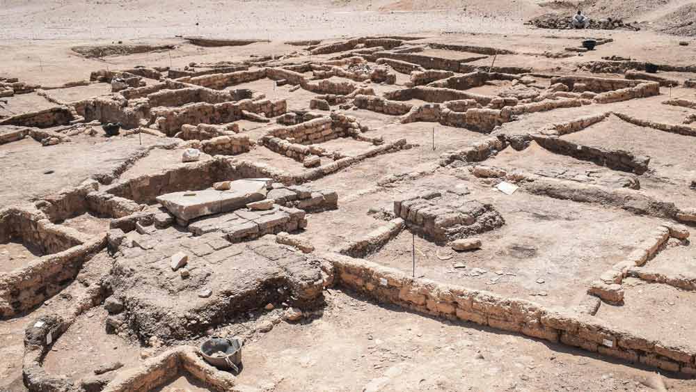 মিশরের ইতিহাস বলছে, এমন অন্তত ছ’টি সূর্যদেবের মন্দির ছিল মিশরে। তবে তার মধ্যে চারটির খোঁজ আজ অবধি পাওয়া যায়নি। ১২৩ বছর আগে প্রথমটি খুঁজে পাওয়া গিয়েছিল। দ্বিতীয়টির খোঁজ মিলেছে দিন কয়েক আগে। 