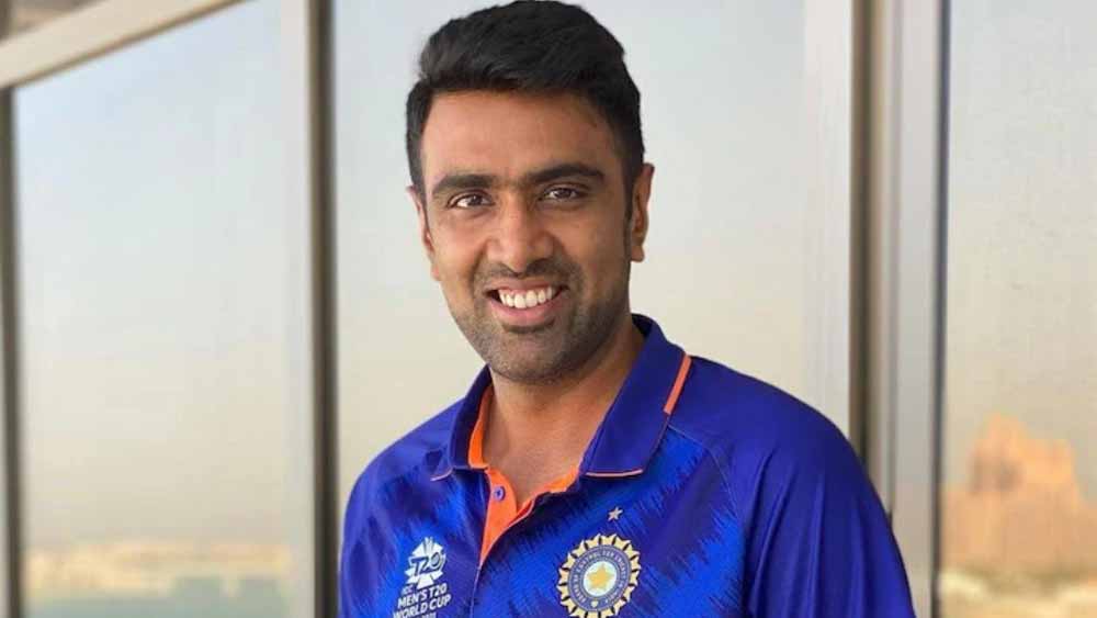 রবিচন্দ্রন অশ্বিন: প্রতিযোগিতায় এখনও পর্যন্ত নামেননি। কিন্তু পাকিস্তান দলে বাঁ হাতি ব্যাটারদের কথা ভেবে তাঁকে খেলানো হতে পারে। রোহিত শর্মারা ফাটকা হিসাবে খেলাতেই পারেন অশ্বিনকে।