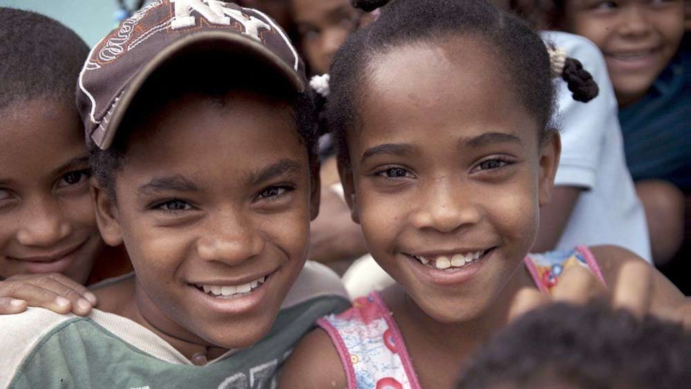 বয়ঃসন্ধি ছোঁয়া পর্যন্ত জনির পরিবারের কেউই জানতেন না তাঁদের আদরের ছোট মেয়েটি আদপে ছেলে! বয়ঃসন্ধিতে পৌঁছে ধীরে ধীরে তার শরীরে ছেলেদের সমস্ত বৈশিষ্ট প্রকাশ পায়। যা দেখে বাক্‌রুদ্ধ হয়ে গিয়েছিলেন সকলেই।