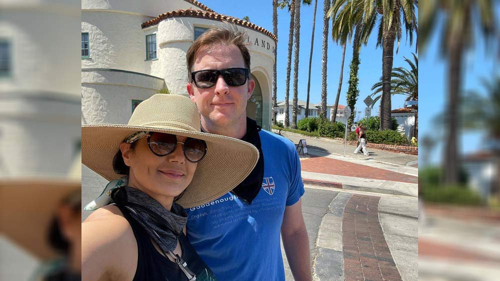 জেনের সঙ্গে বিভিন্ন সময়ই নানা রোম্যান্টিক ছবি দিতে দেখা যায় প্রীতিকে। দেশ-বিদেশে ঘুরে বেড়ান তাঁরা। এক কথায় সুখী দম্পতি। ওই টুইটেই লিখেছেন, ‘জীবনের নতুন পর্ব নিয়ে আমরা উচ্ছ্বসিত। হাসপাতালের চিকিৎসক, নার্স এবং সারোগেটকে অনেক ধন্যবাদ।’