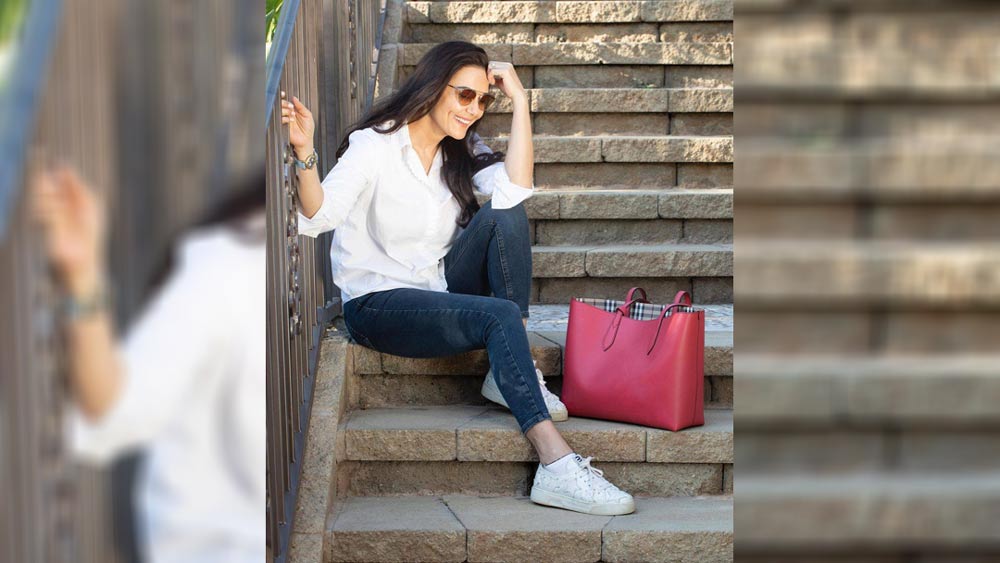 বিতর্কিত মুহূর্ত তৈরি হয়েছে পরিচালক কমল আমরোহির সঙ্গে প্রীতির সম্পর্ক নিয়েও। এক সময় আমরোহি পরিবারকে টাকা দিয়ে সাহায্য করেছিলেন প্রীতি। পরে সেই টাকা ফেরতের জন্য মামলা করতে হয়েছিল অভিনেত্রীকে।