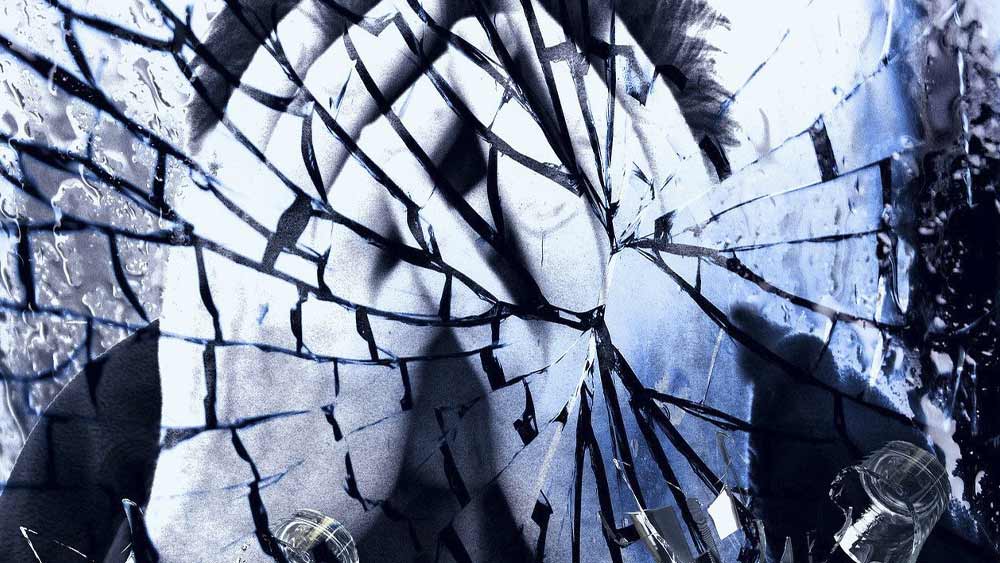 চিন্তা সংক্রান্ত পাপ হিসেবে সনাতন ধর্ম যেগুলিকে চিহ্নিত করে, সেগুলি এই— চুরি সংক্রান্ত চিন্তা, কারও স্ত্রী বা সম্পত্তি হরণের চিন্তা, অন্যের ক্ষতিসাধনের চিন্তা ইত্যাদি।