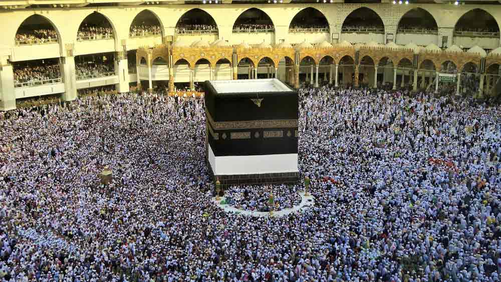 ইসলাম মতেও প্রধান পাপ হিসেবে সাতটি কাজের উল্লেখ রয়েছে। এর মধ্যে প্রথমটি হল ‘শির্ক’। অর্থাৎ সৃষ্টিকর্তার সমকক্ষতা দাবি করা বা তাঁর সমান্তরাল কোনও শক্তিকে কল্পনা করা।